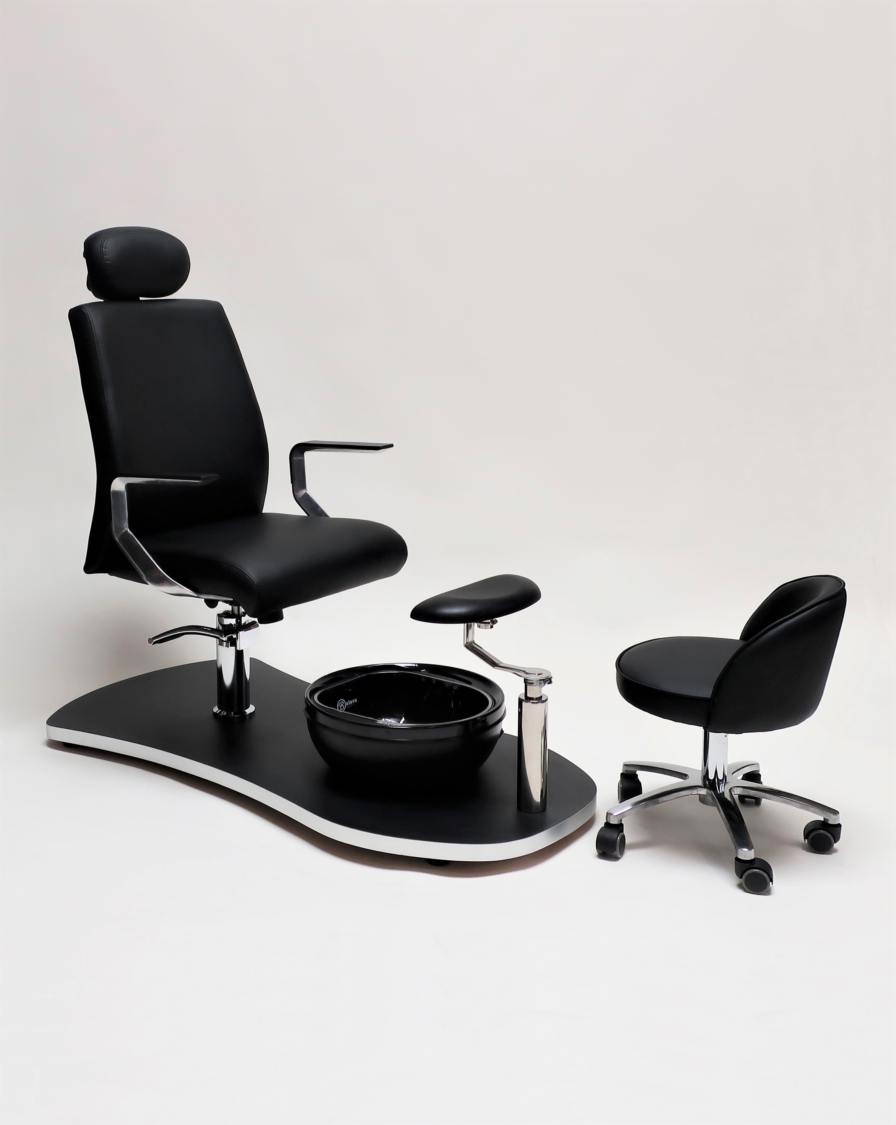 Pedicure Chair - Pedi Rock in Black | No-Plumbing
